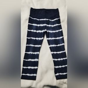 Athleta blue tie dye capri leggings